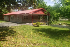 Cabin at Piigeon River